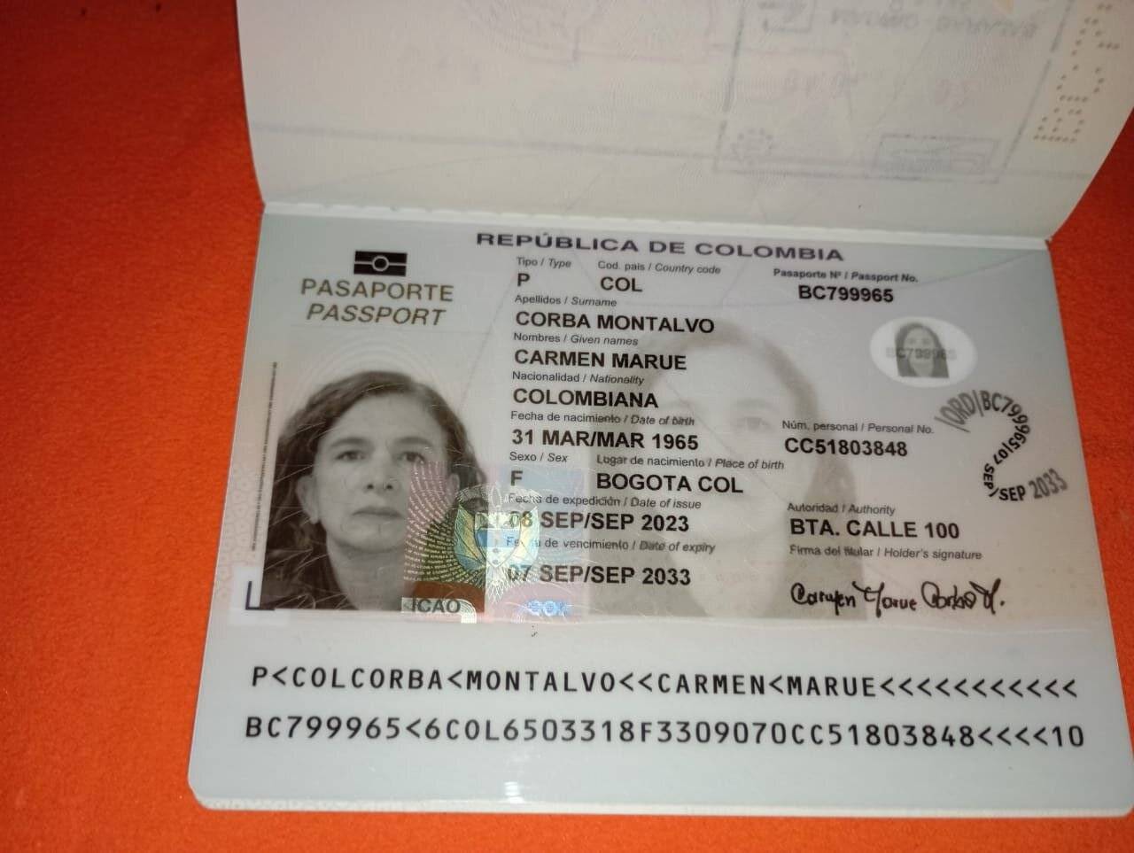 Colombia passport